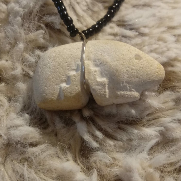 White Stone bear beaded necklace black/blue - Picture 8 of 16